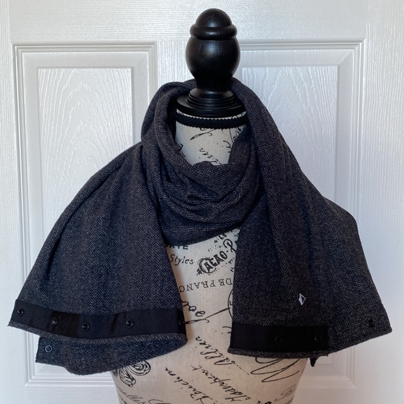 Ivivva by lululemon  Village Chill Scarf - Picture 3 of 11